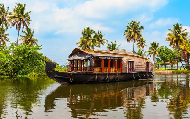 Kerala Adventure Holiday Package India — 6 Nights Backwaters Hills Beach